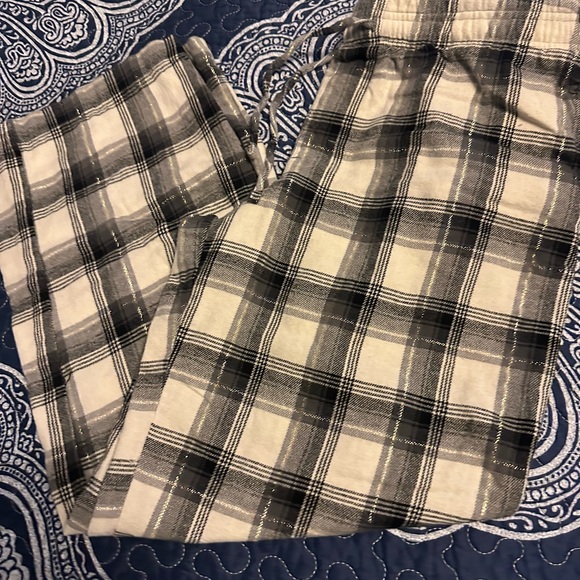 GAP Black and Cream Plaid pajama Pants - Picture 4 of 16